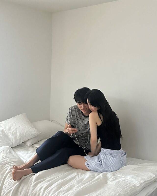 배우 박보영(왼쪽), 박진영 화보 비하인드 / 박보영 공식 SNS