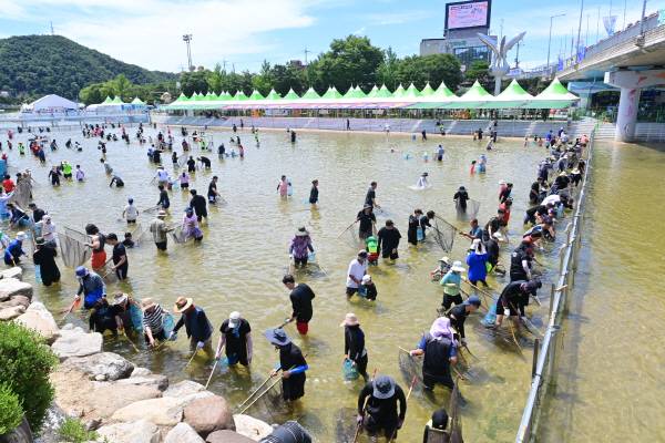 은어 반두잡이 모습.