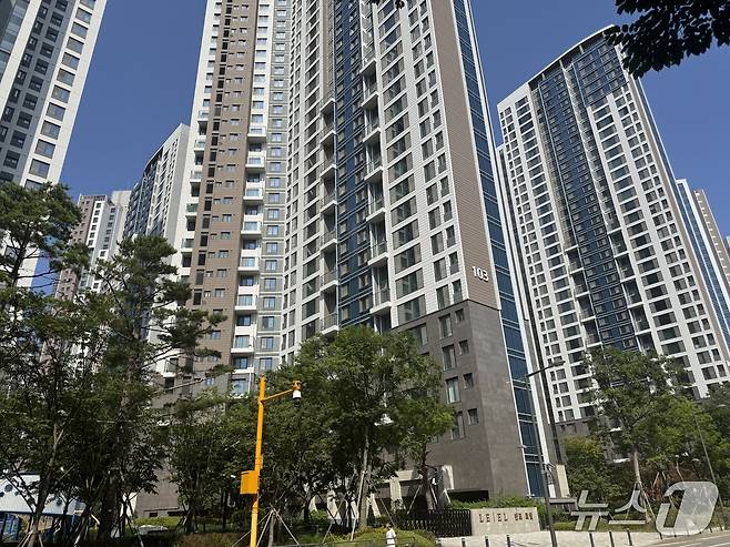 서울 서초구 반포동 일대 신축 아파트 단지. 2025.7.25/뉴스1 ⓒ News1 윤주현 기자