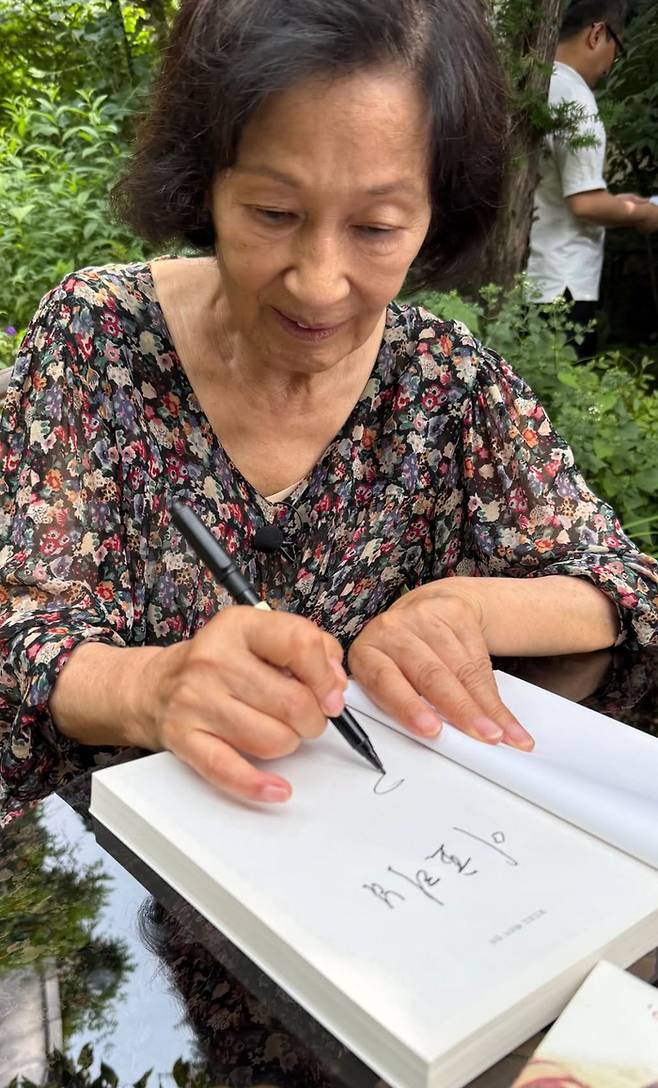 배우 김혜자. 이효리 인스타그램.