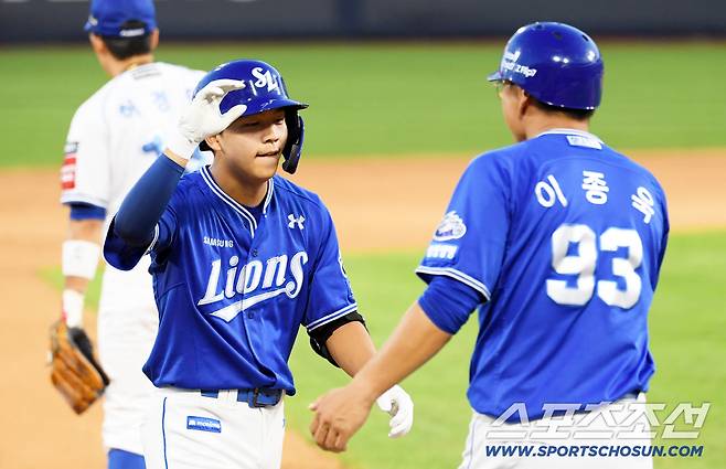 7회 9번 타자 양도근이 적시타를 날리며 선취점을 책임졌다.