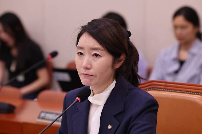 강선우 여성가족부 장관 후보자가 2025년 7월14일 오전 서울 여의도 국회에서 열린 인사청문회에 참석해 의원 질의를 듣고 있다. 한겨레 김영원 기자 forever@hani.co.kr