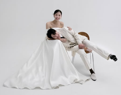 모델 겸 배우 최연수가 밴드 딕펑스의 김태현과 결혼한다. 최연수 SNS