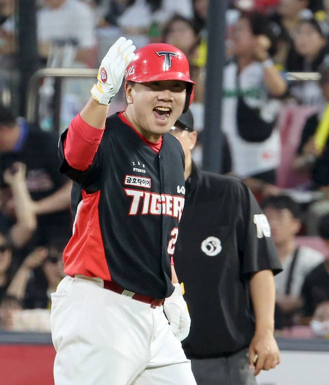 22일 오후 수원 KT위즈파크에서 열린 2025 프로야구 KIA와 KT 경기. KIA 이우성이 5회 1사 만루서 2타점 중전안타를 날리고 기뻐하고있다. 수원=정시종 기자 capa@edaily.co.kr /2025.05.22.