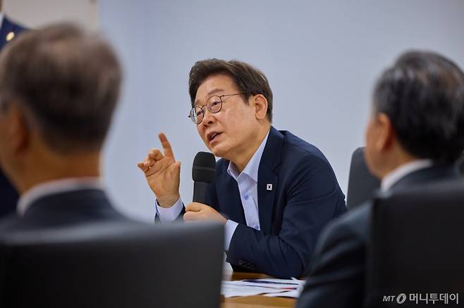 (서울=뉴스1) 허경 기자 = 이재명 대통령이 25일 경기 시흥시 SPC삼립 시화공장에서 열린 '산업재해 근절 현장 노사간담회'에서 발언하고 있다. (대통령실 제공. 재판매 및 DB 금지) 2025.7.25/뉴스1 Copyright (C) 뉴스1. All rights reserved. 무단 전재 및 재배포, AI학습 이용 금지. /사진=(서울=뉴스1) 허경 기자
