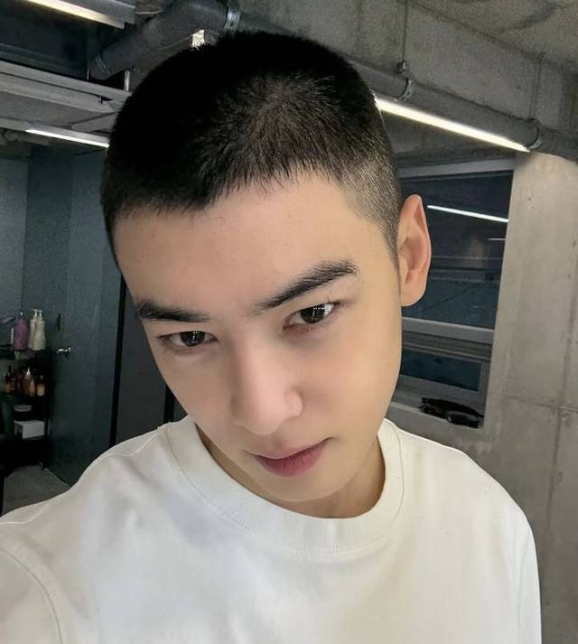 배우 차은우의 입대 전 짧은 머리. 인스타그램 캡처