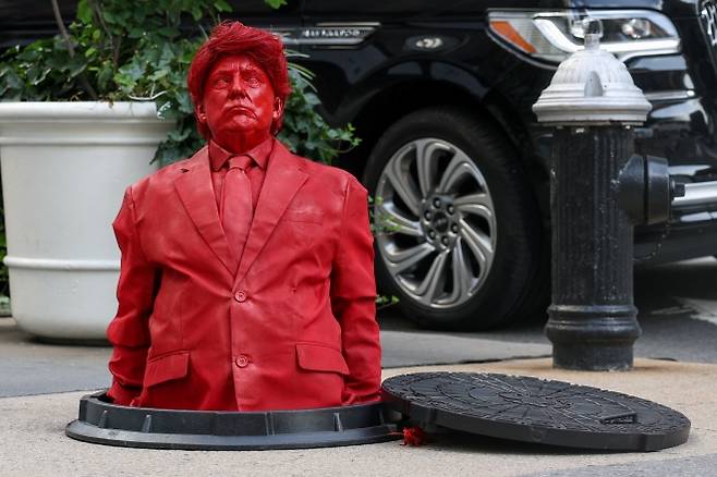 트럼프 대통령 조각상. 로이터 연합뉴스