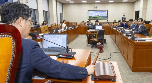윤석열 전 대통령이 거부권(재의요구권)을 행사했던 '노란봉투법'(노조법 2·3조 개정안)이 28일 국회 환경노동위원회에서 여당 주도로 처리되고 있다. 연합뉴스