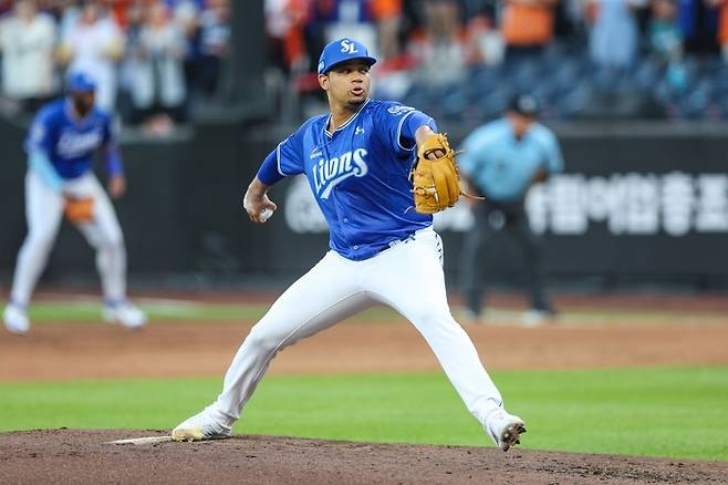 29일 오후 6시30분 대전 한화생명볼파크에서 열린 '2025 신한 SOL 뱅크 KBO리그' 삼성 라이온즈와 한화 이글스 경기에서 선발투수 가라비토가 호투 중이다. <삼성 라이온즈 제공>