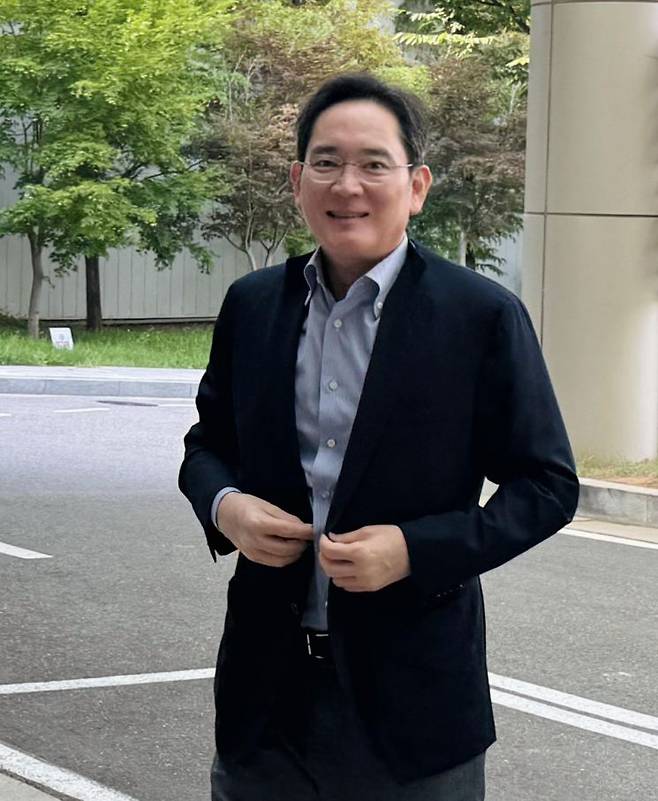 이재용 삼성전자 회장이 29일 강서구 서울김포비즈니스항공센터(SGBAC)를 통해 워싱턴으로 출국하고 있다. 연합뉴스