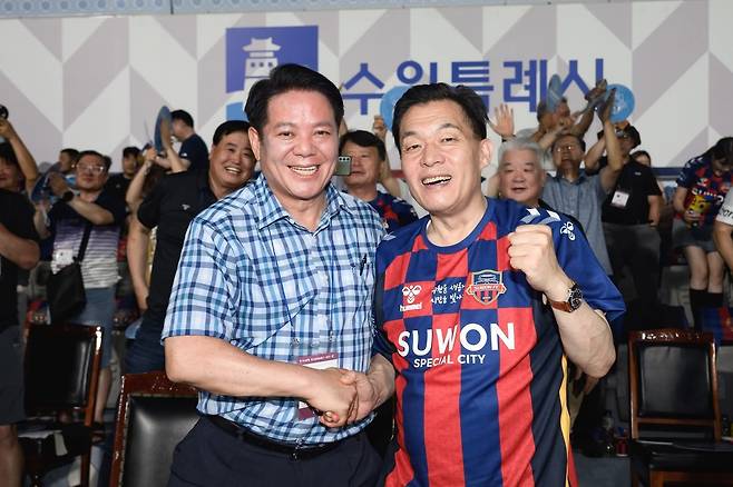 최대호 안양시장(왼쪽)과 이재준 수원시장.