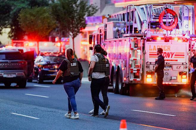 뉴욕 맨해튼 빌딩가서 퇴근 시간대 총기 난사. 연합뉴스