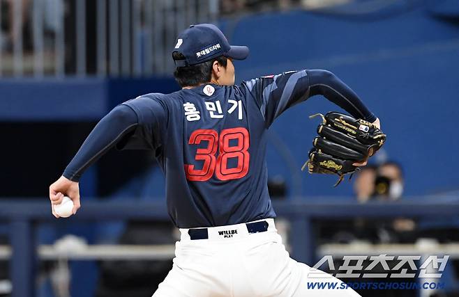 22일 서울 고척스카이돔에서 열린 키움 히어로즈와 롯데 자이언츠의 경기. 롯데 홍민기가 역투하고 있다. 고척=박재만 기자 pjm@sportschosun.com/2025.07.22/
