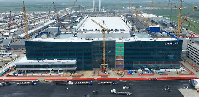 삼성전자가 370억달러를 투자해 짓는 미국 텍사스주 테일러의 파운드리 공장 전경. 최첨단 인공지능(AI) 반도체가 2027년부터 본격 생산될 예정이다. 한경DB