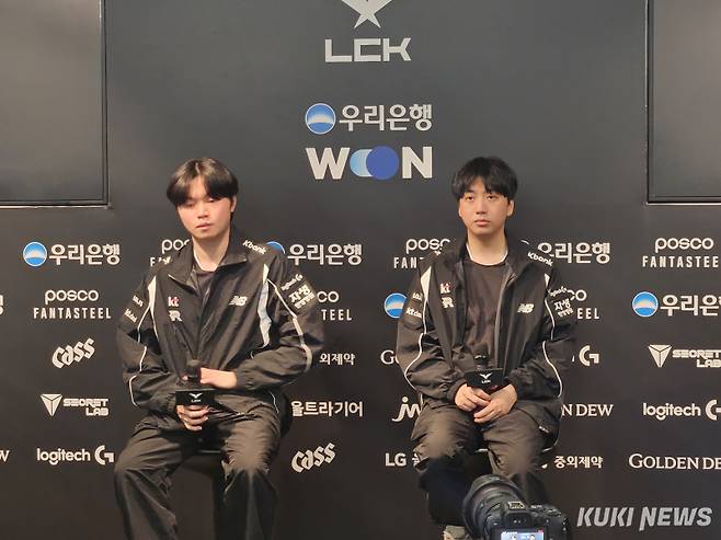 '비디디' 곽보성과 고동빈 감독이 30일 서울 종로구 롤파크 LCK 아레나에서 열린 T1과의 ‘2025 LCK’ 정규시즌 레전드 그룹 3라운드 경기가 끝난 후 기자회견을 하고 있다. 송한석 기자