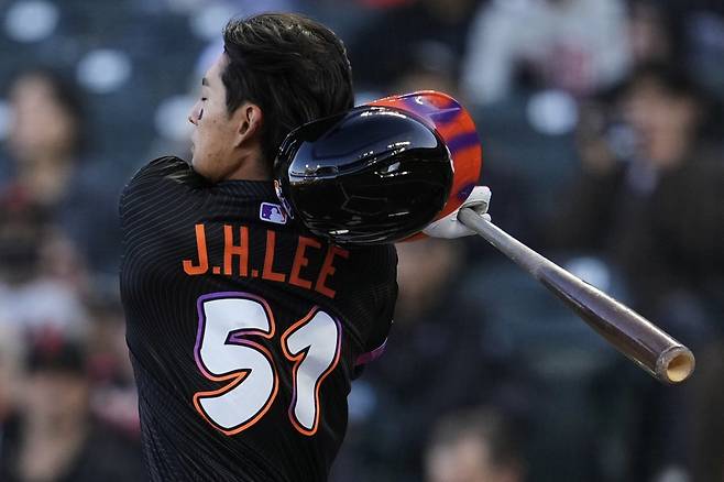 샌프란시스코 이정후는 30일(한국시간) 펜웨이파크에서 열린 ‘2025 MLB’ 피츠버그와 홈경기에서 7번타자 중견수로 선발출전해 3타수 무안타에 그쳤다. 팀은 5연패로 승률 5할 붕괴와 PO 경쟁에서 밀려날 위기에 처했다.|AP뉴시스