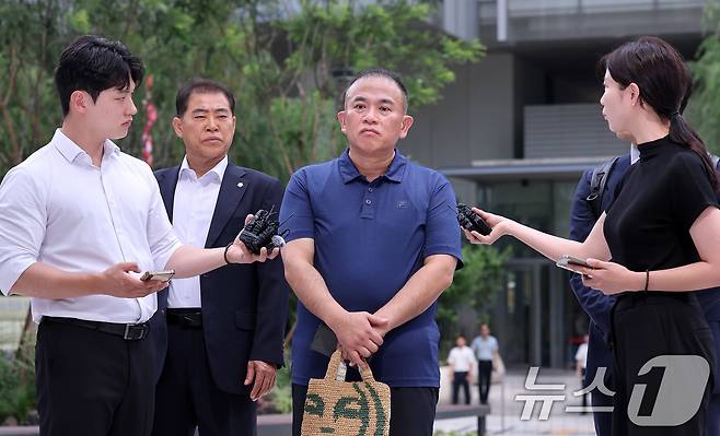 공천개입 의혹을 받는 ‘정치 브로커’ 명태균씨가 31일 오전 서울 종로구에 마련된 김건희 특검팀(특별검사 민중기) 사무실로 조사를 받기 위해 출석하고 있다. 2025.7.31/뉴스1 ⓒ News1 박지혜 기자