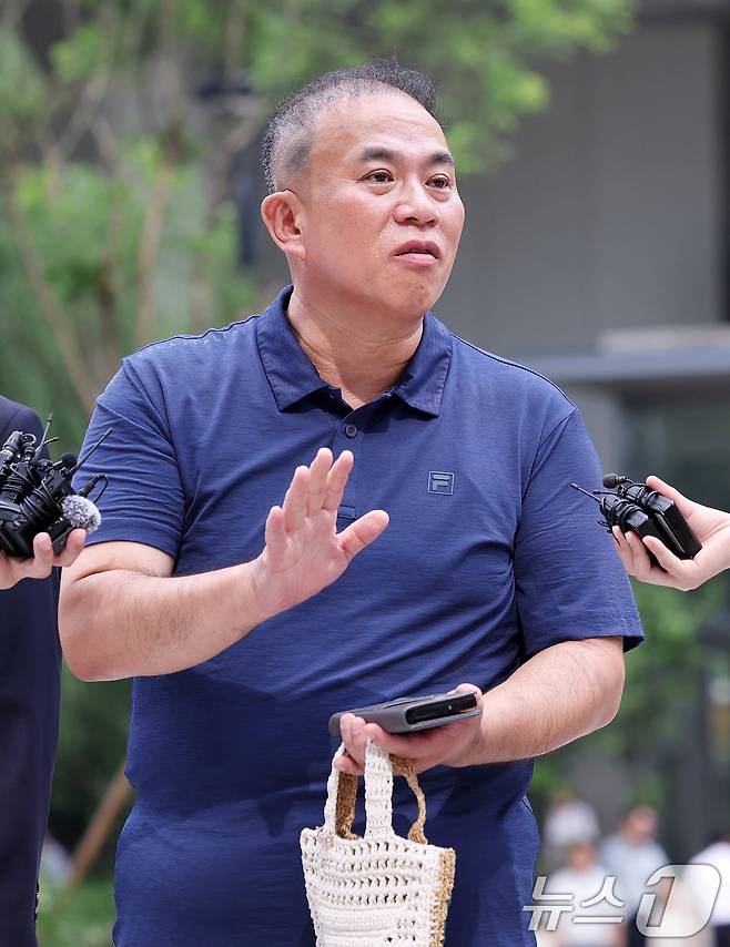 공천개입 의혹을 받는 ‘정치 브로커’ 명태균씨가 31일 오전 서울 종로구에 마련된 김건희 특검팀(특별검사 민중기) 사무실로 조사를 받기 위해 출석하며 취재진 질문에 답하고 있다. 2025.7.31/뉴스1 ⓒ News1 박지혜 기자