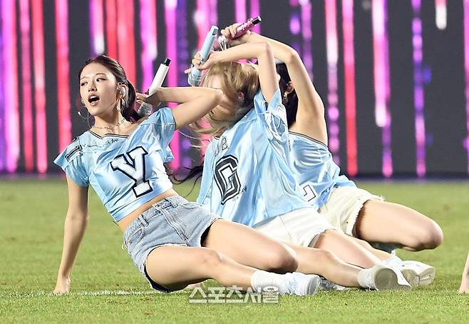 아이브가 하프타임 공연을 하고 있다. 2025. 7. 30. 수원 | 박진업 기자 upandup@sportsseoul.com