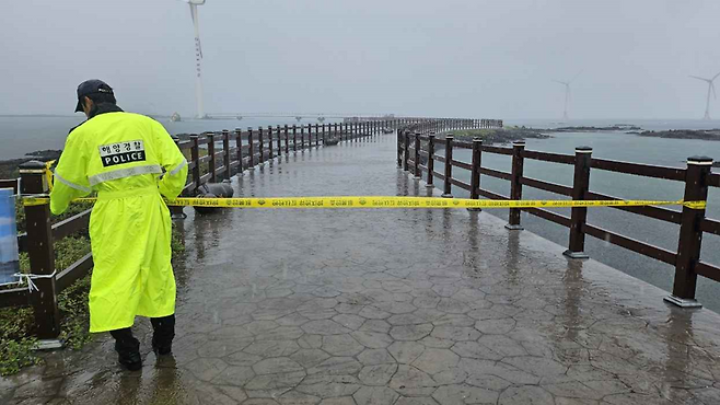 연안 사고를 대비해 안전 관리를 실시하는 해경