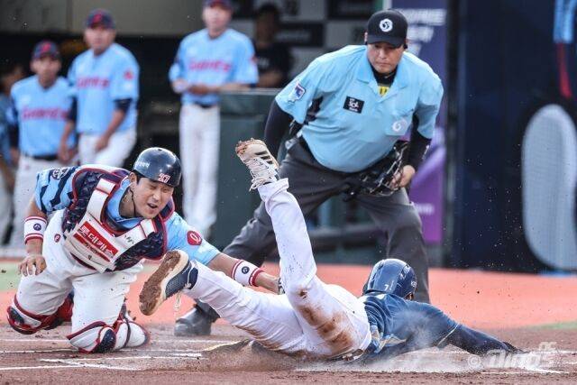 홈스틸에 성공한 NC 다이노스 김주원./NC 다이노스