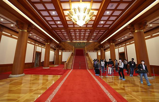 2022년 5월 취재진이 청와대 본관 실내 일부와 관저 건물 내부를 취재하고 있다. 세계일보 자료사진