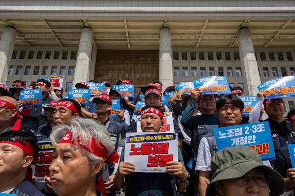 ▲지난달 21일 노조법2·3조개정운동본부 등은 국회 앞에서 노조법 23조 개정안 즉각 통과를 요구하며 국회 농성 돌입 기자회견을 열었다. ⓒ노동과세계