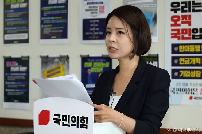 (서울=뉴스1) 이광호 기자 = 함인경 국민의힘 선거관리위원회 대변인이 1일 서울 여의도 국회에서 당대표 및 최고위원 선거 예비경선 진출자를 발표하고 있다. 당대표 예비경선 진출자는 김문수,안철수,장동혁,조경태,주진우 후보가 최고위원 예비경선 진출자는 김근식·김민수·김재원·김태우·손범규·신동욱·양향자·장영하·최수진·함운경·홍석준 후보이다. 2025.8.1/뉴스1 Copyright (C) 뉴스1. All rights reserved. 무단 전재 및 재배포, AI학습 이용 금지. /사진=(서울=뉴스1) 이광호 기자