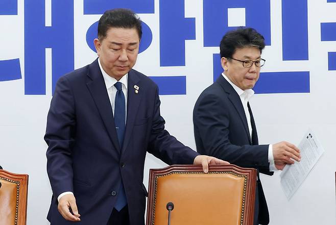 김병기 더불어민주당 대표 직무대행 겸 원내대표(왼쪽)와 진성준 정책위의장 (사진/뉴스1)