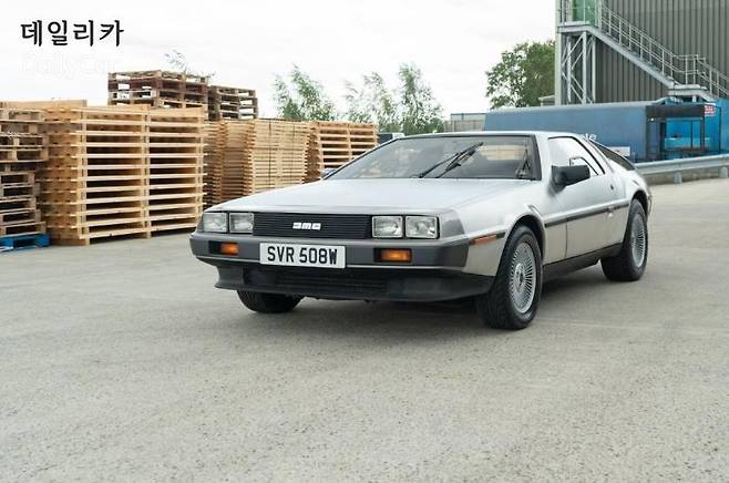 드로리안 DMC-12 (Delorean DMC-12), (현대차 포니 디자인했던 조르제토 주지아로 디자인 설계) (사진, 콜렉팅 카즈)