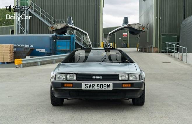 드로리안 DMC-12 (Delorean DMC-12), (현대차 포니 디자인했던 조르제토 주지아로 디자인 설계) (사진, 콜렉팅 카즈)