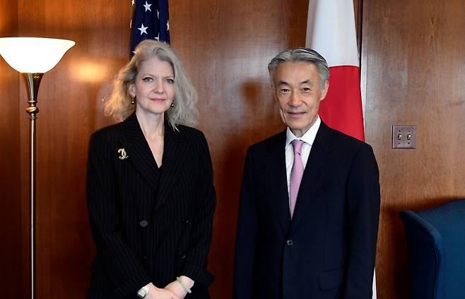 앨리슨 후커 국무부 정무담당 차관(왼쪽)과 야마다 시게오 주미 일본대사. /X(옛 트위터)