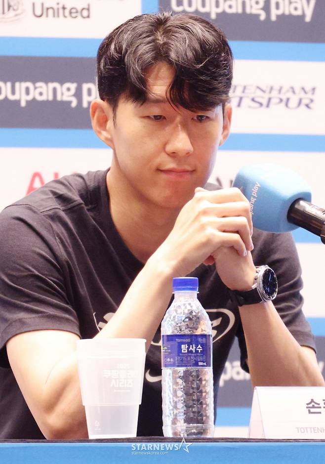 2025 쿠팡플레이 시리즈 토트넘 홋스퍼 FC 기자회견이 2일 서울 여의도 TWO IFC 3층 The Forum에서 열렸다. 토트넘 홋스퍼 손흥민이 기자들의 질문에 답하고 있다. /사진=김진경 대기자