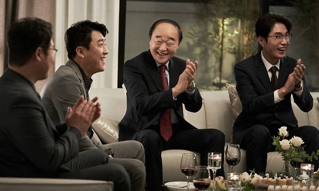 배우 故 송영규 씨(맨 오른쪽). 영화 ‘공기살인’ 스틸컷