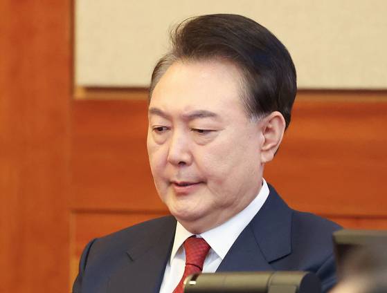 윤석열 대통령이 13일 서울 종로구 헌법재판소 대심판정에서 열린 윤석열 대통령 탄핵심판 8차 변론에 출석해 있다. 〈사진=사진공동취재단〉