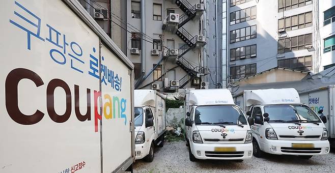 서울 중구의 한 주차장에 쿠팡 배달 차량이 주차돼 있다. 사진=뉴스1