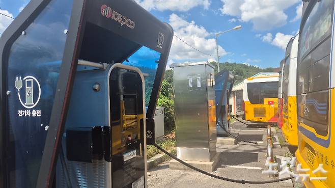 매월동 시내버스 차고지에 설치된 전기버스 충전기. 한아름 기자
