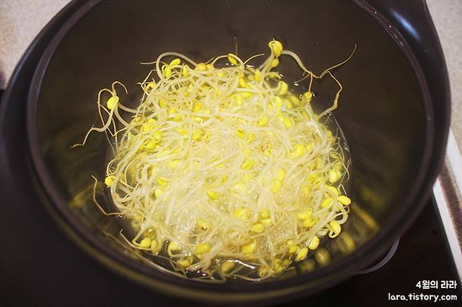 콩나물을 익힌 모습