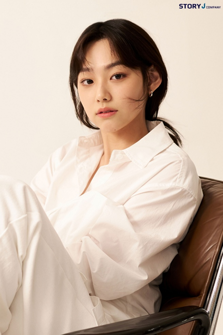 배우 강미나가 스토리제이컴퍼니와 굳건한 신뢰를 바탕으로 재계약을 체결했다. /스토리제이컴퍼니