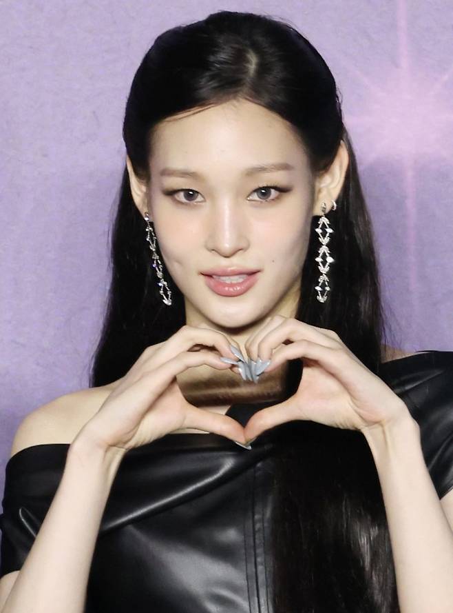 올데이프로젝트 애니가 26일 경기도 고양시 일산서구 킨텍스 제1전시장에서 열린 ‘2025 SBS 가요대전 Summer’(이하 ‘가요대전’) 블루카펫 행사에 참석해 포즈를 취하고 있다. 2025.7.26 /뉴스1