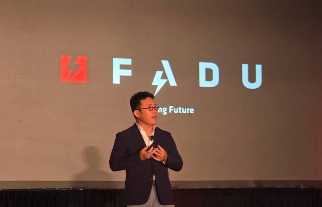 이지효 파두 대표이사가 5일(현지시간) 미국 캘리포니아 산타클라라에서 열리는 ‘FMS 2025’에 참가해 인공지능(AI) 시대를 위한 차세대 SSD 기술 전략과 향후 10년의 기업 비전을 발표하고 있다. 사진제공=파두