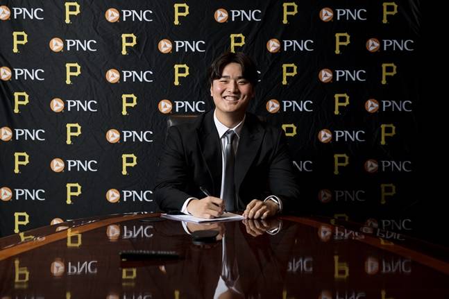 피츠버그 입단 당시의 심준석. /사진=피츠버그 파이리츠