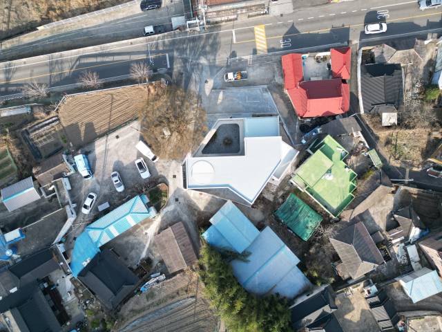 창원시 마산회원구 내서읍 신감리에 위치한 ‘우아한 Elegant’ 전경.