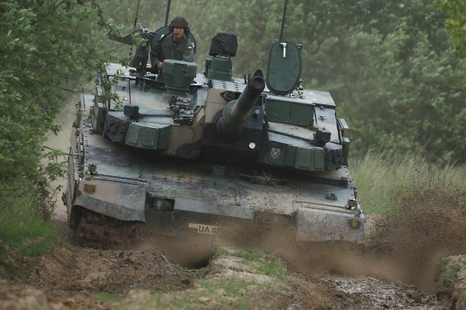 폴란드 육군이 운용 중인 한국의 K2 전차.연합뉴스