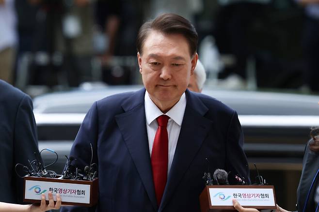 윤석열 전 대통령이 7월9일 서울 서초구 서울중앙지방법원에서 열린 영장실질심사에 출석하고 있다. ⓒ사진공동취재단
