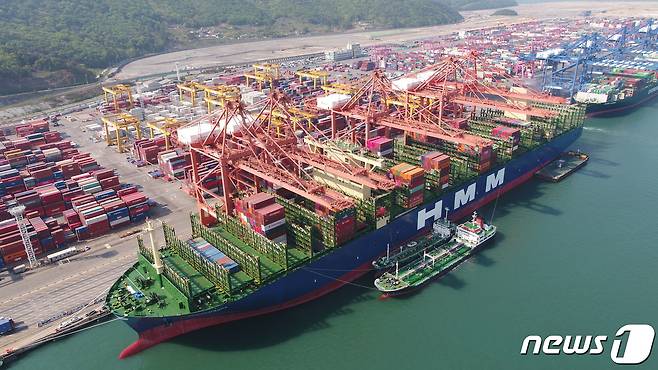 부산 강서구 현대부산신항만(HPNT)에 정박해 있는 '알헤시라스호' 자료사진(HMM 제공) 2020.4.29/뉴스1 ⓒ News1 여주연 기자