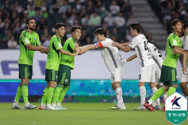 전북현대 콤파뇨, 박진섭, 김영빈(왼쪽부터). /사진=한국프로축구연맹