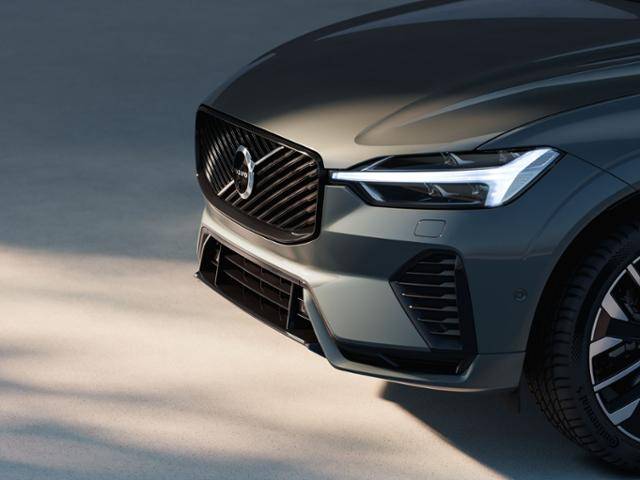 볼보 신형 XC60. 전면부 그릴이 기존 수직에서 사선 모양으로 바뀌었다. 볼보자동차코리아 제공