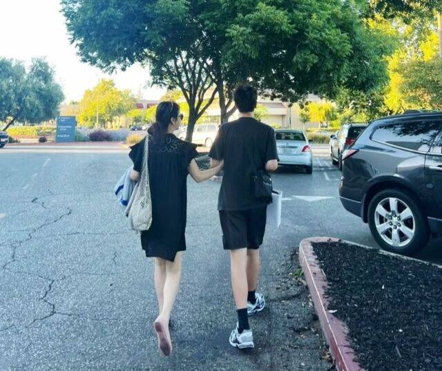 배우 송윤아가 아들과 일상을 공개했다. / 송윤아 인스타그램 캡처