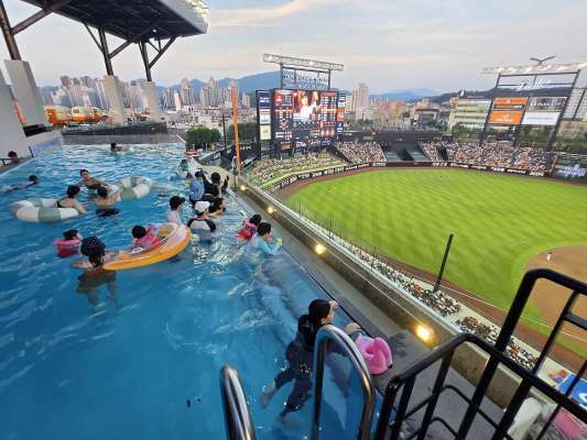 한화생명볼파크 '인피니티풀'